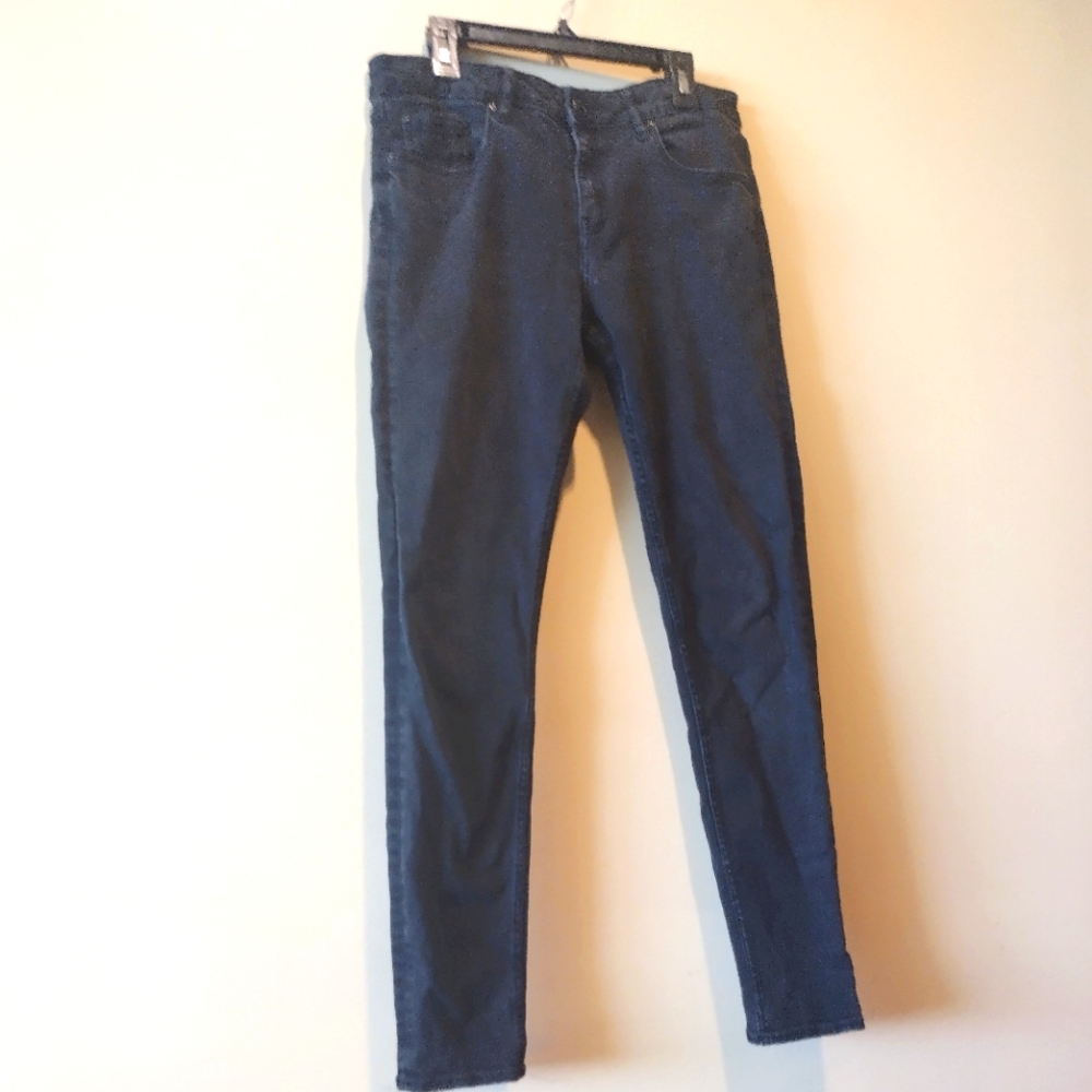 NWOT / ZARA black distressed skinny jeans